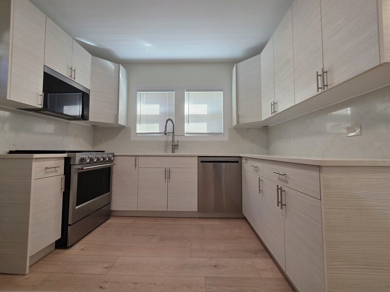 418 Hull Court Waukegan IL 60085