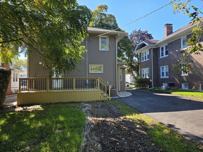 418 Hull Court Waukegan IL 60085