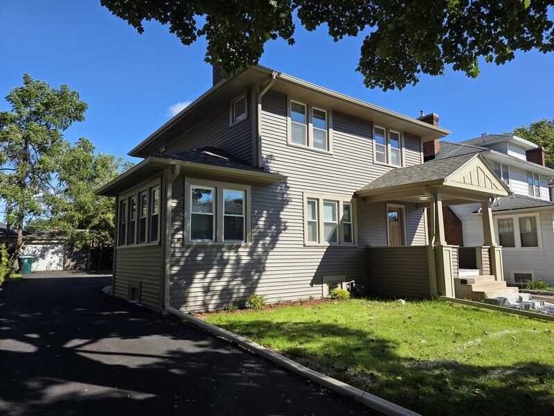 418 Hull Court Waukegan IL 60085