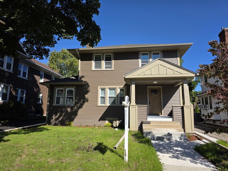 418 Hull Court Waukegan IL 60085