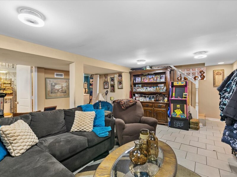 10609 S Indiana Avenue Chicago IL 60628