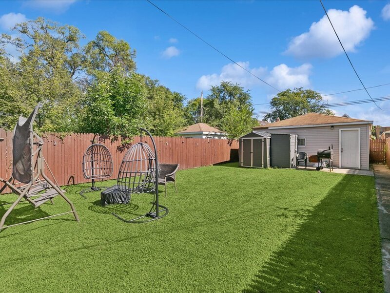 10609 S Indiana Avenue Chicago IL 60628