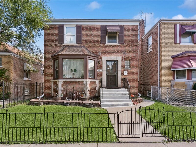 10609 S Indiana Avenue Chicago IL 60628