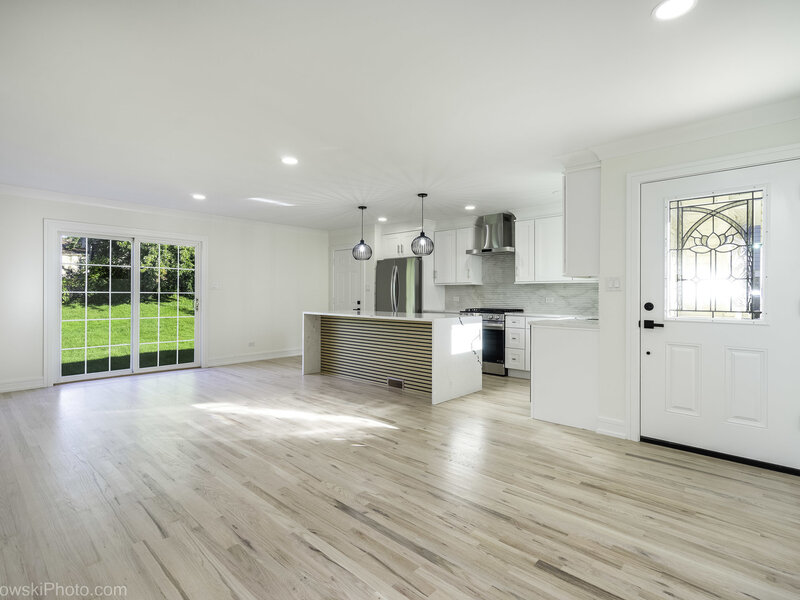 8933 S Oakwood Drive Hickory Hills IL 60457