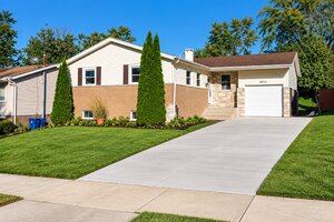 Photo of 8933 S Oakwood Drive Hickory Hills IL 60457
