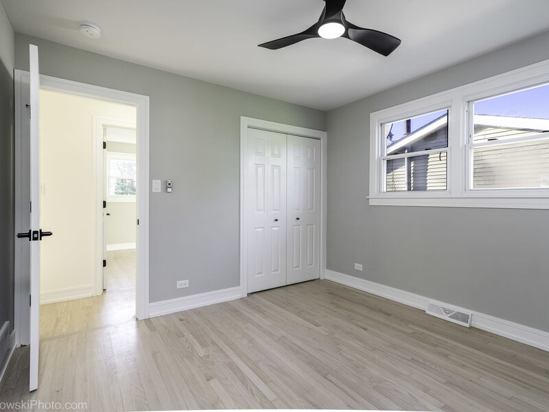 8933 S Oakwood Drive Hickory Hills IL 60457