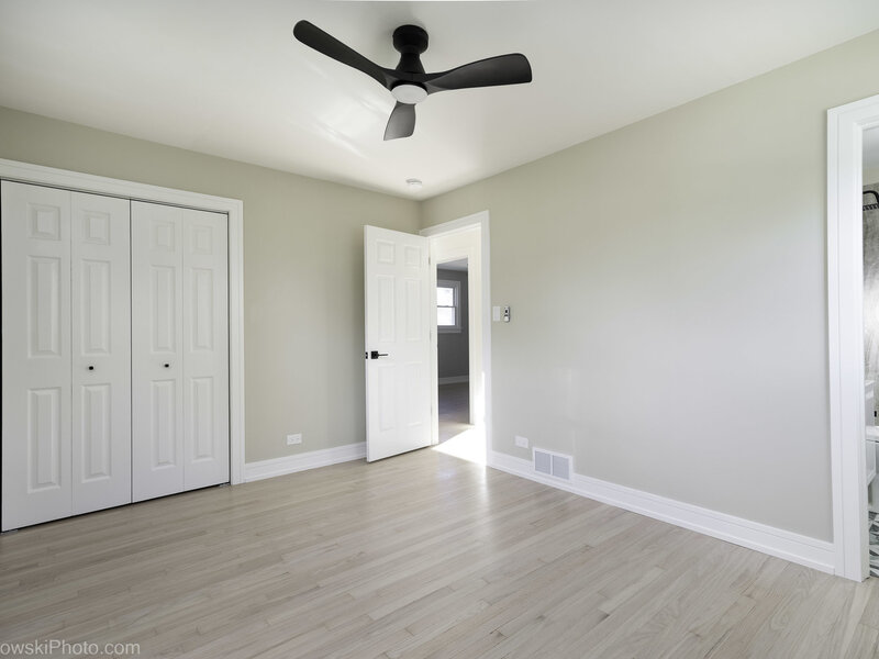 8933 S Oakwood Drive Hickory Hills IL 60457