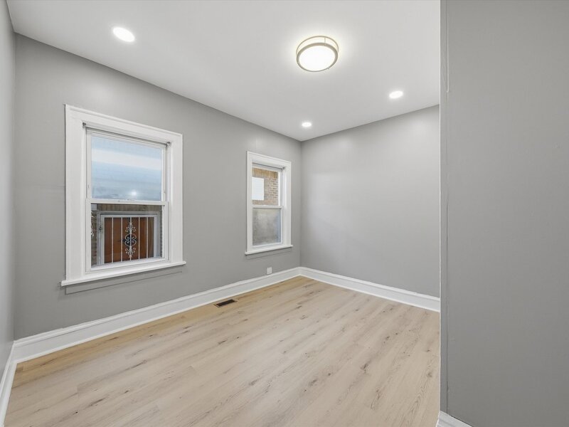 8352 S Phillips Avenue Chicago IL 60617