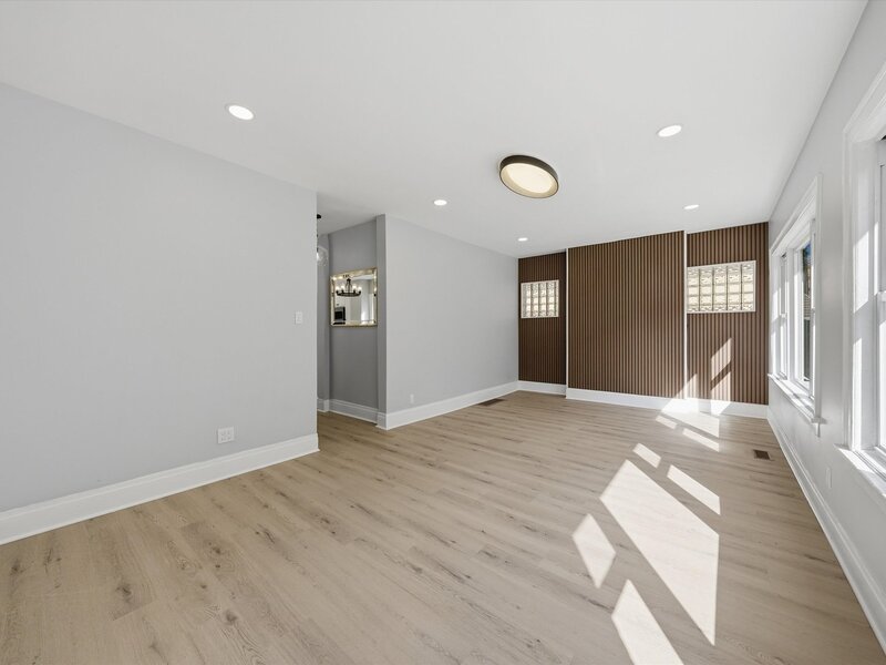 8352 S Phillips Avenue Chicago IL 60617