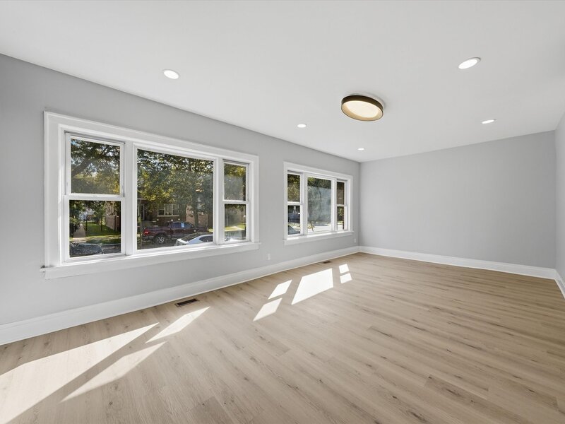 8352 S Phillips Avenue Chicago IL 60617