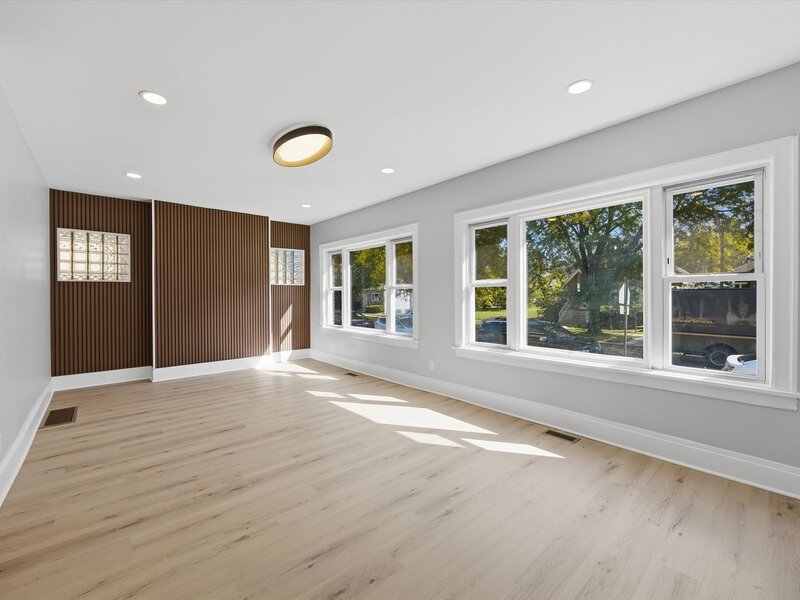 8352 S Phillips Avenue Chicago IL 60617