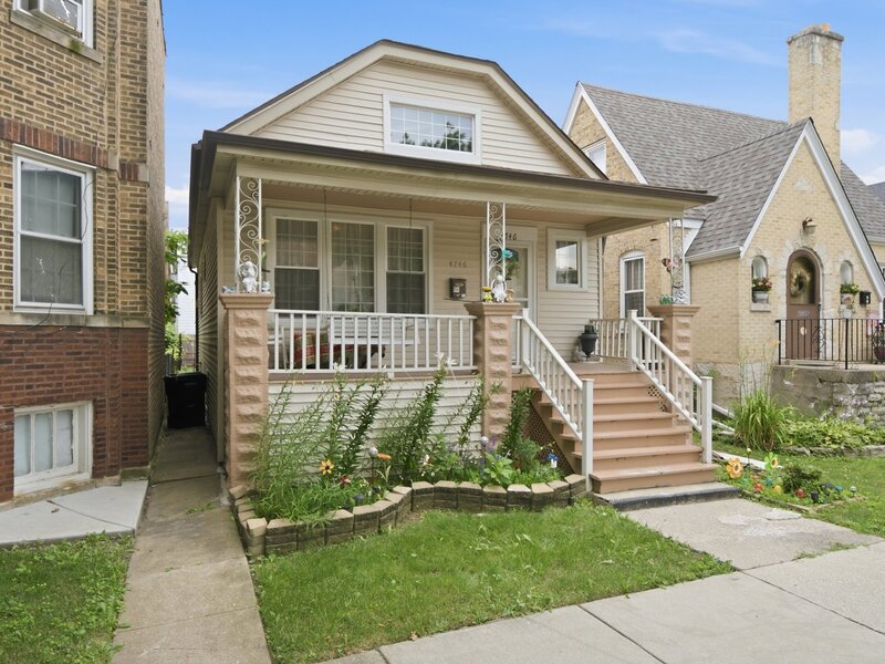 4746 N Karlov Avenue Chicago IL 60630