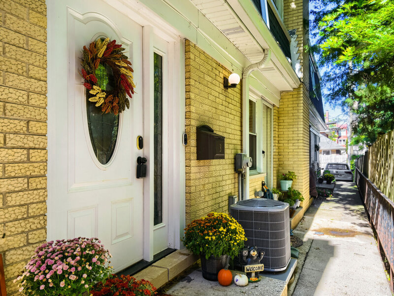 1410 W Sherwin Avenue Chicago IL 60626