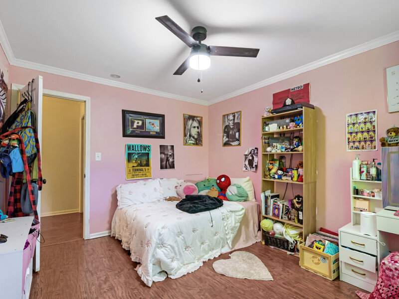 1410 W Sherwin Avenue Chicago IL 60626