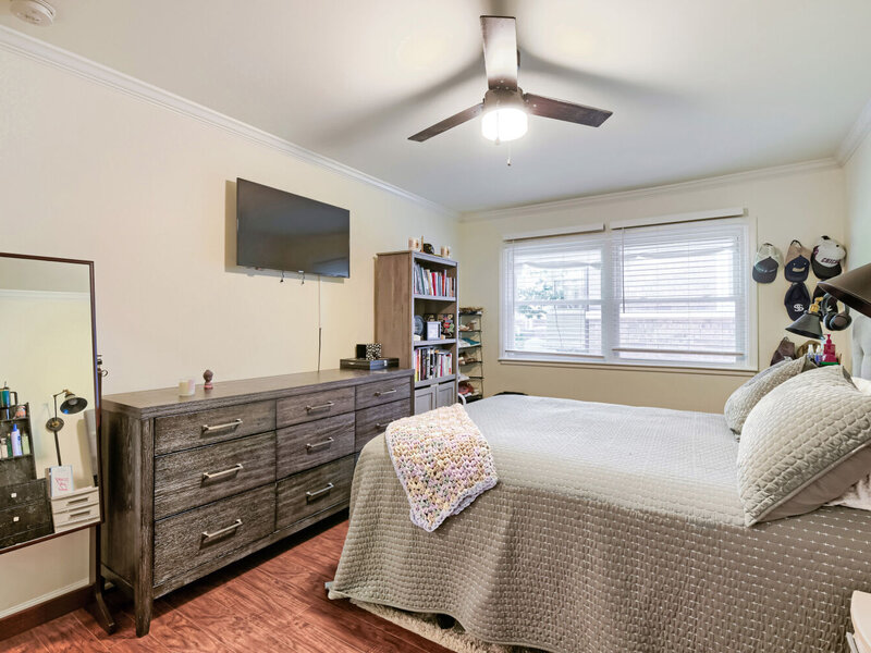 1410 W Sherwin Avenue Chicago IL 60626