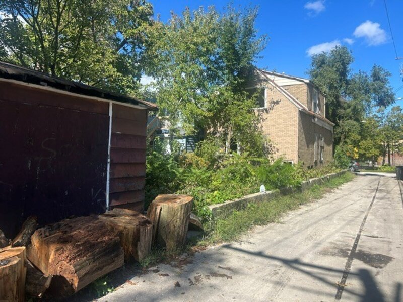 15 W 104th Place Chicago IL 60628