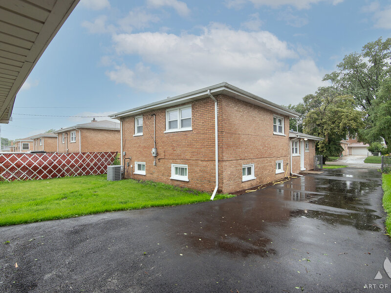 6127 W 79th Place Burbank IL 60459