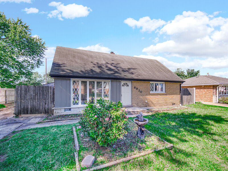 8930 Saratoga Drive Bridgeview IL 60455