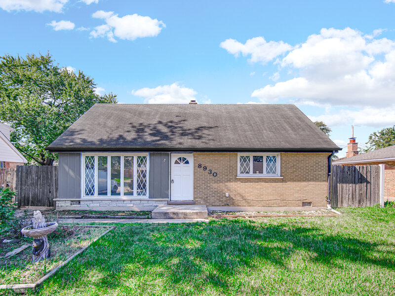 8930 Saratoga Drive Bridgeview IL 60455