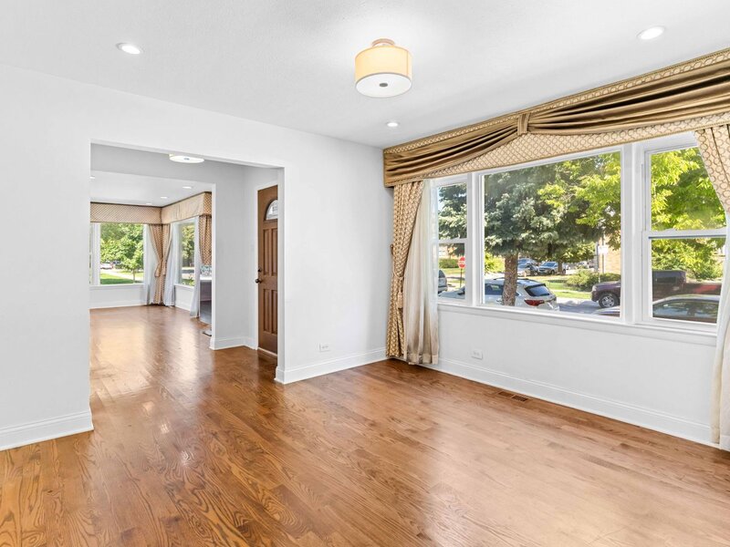 5701 W Henderson Street Chicago IL 60634
