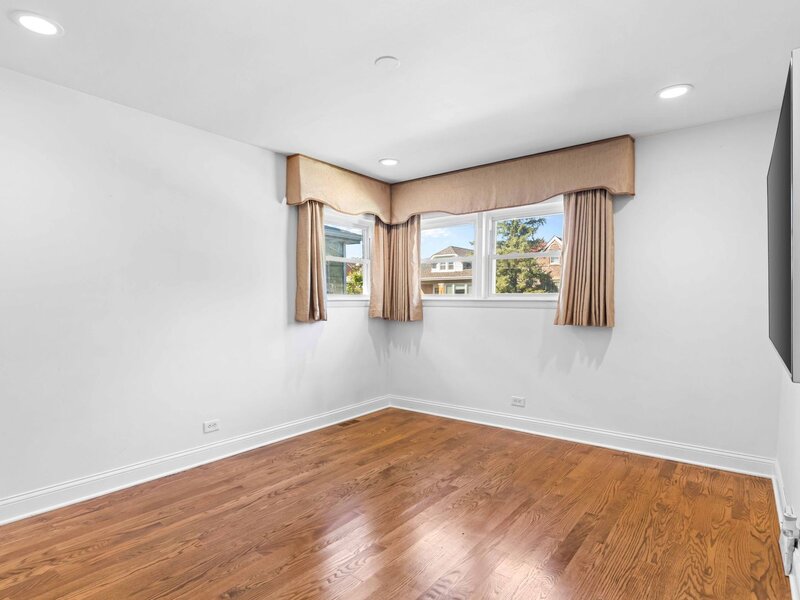 5701 W Henderson Street Chicago IL 60634