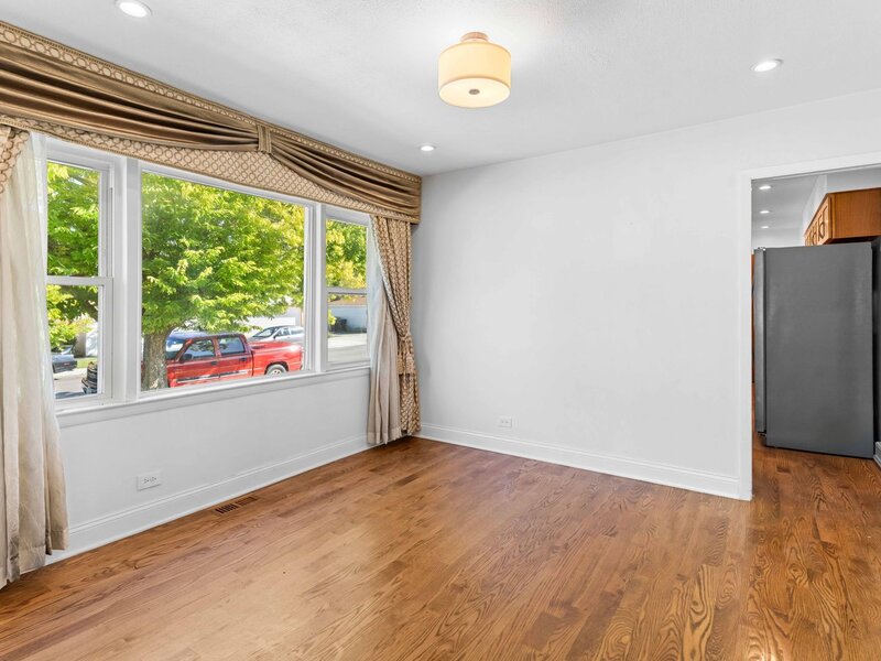 5701 W Henderson Street Chicago IL 60634