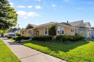 Photo of 5701 W Henderson Street Chicago IL 60634