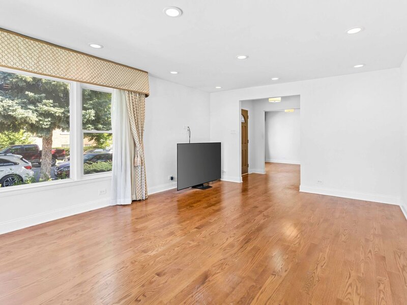 5701 W Henderson Street Chicago IL 60634