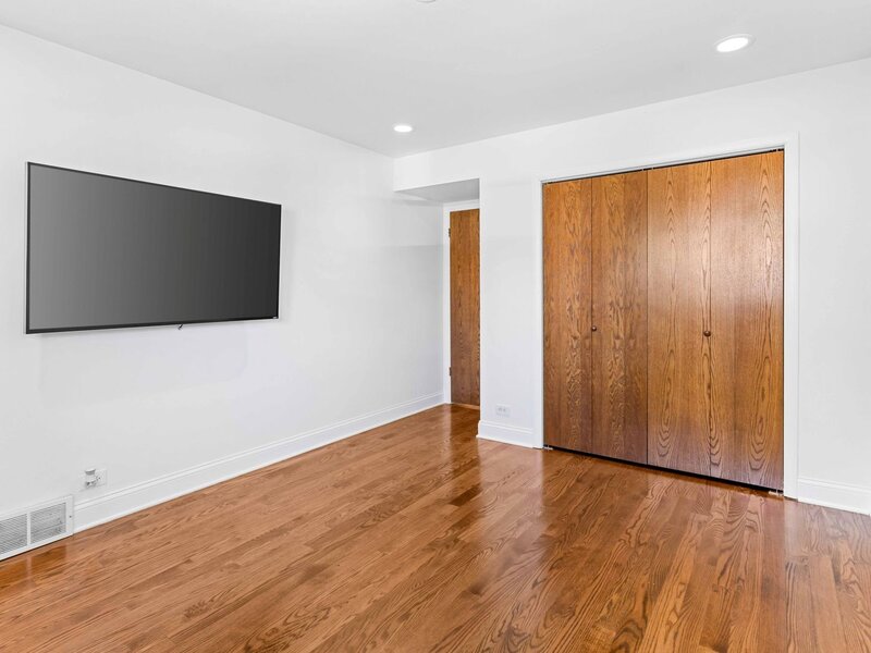 5701 W Henderson Street Chicago IL 60634