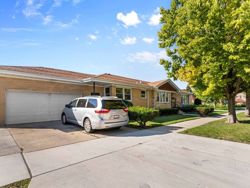 5701 W Henderson Street Chicago IL 60634