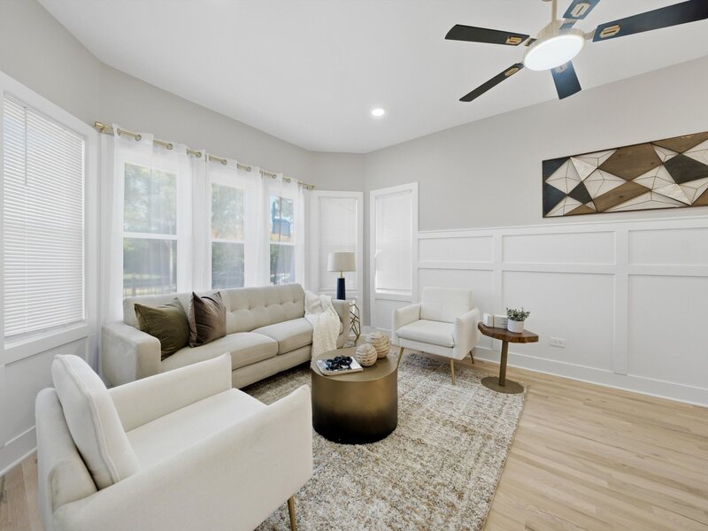 10546 S Avenue J Chicago IL 60617