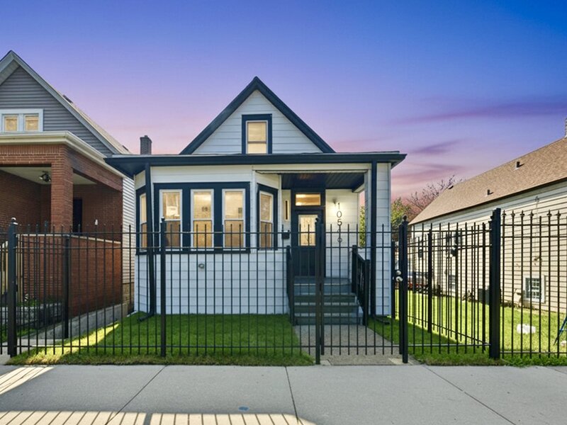 10546 S Avenue J Chicago IL 60617