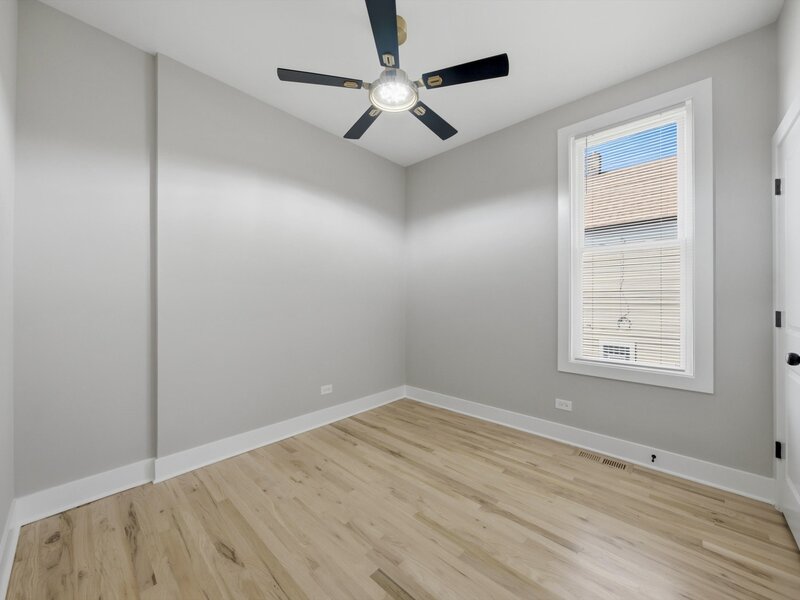 10546 S Avenue J Chicago IL 60617