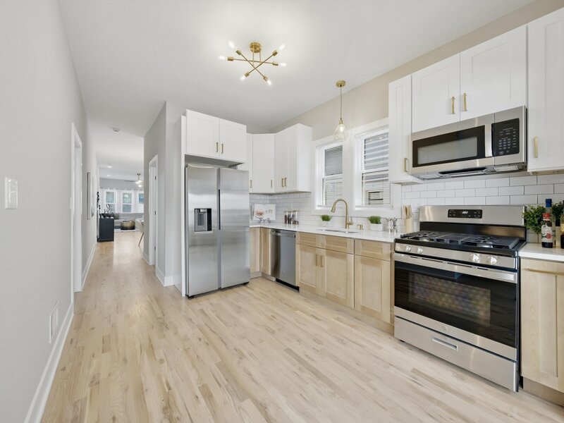 10546 S Avenue J Chicago IL 60617