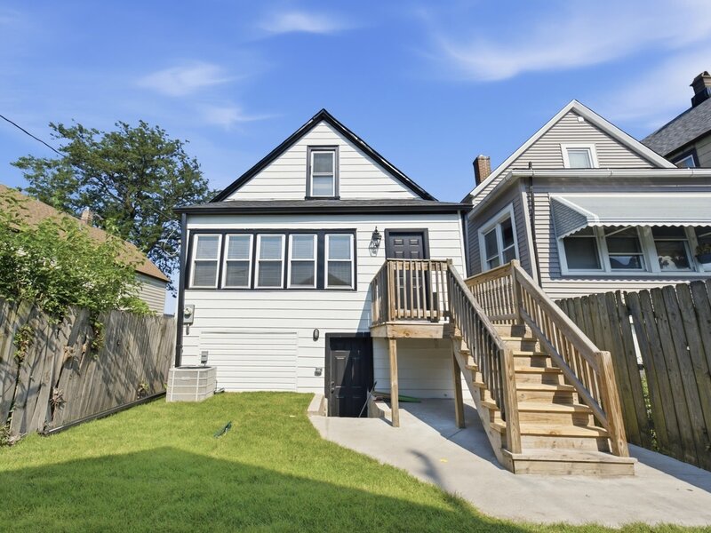 10546 S Avenue J Chicago IL 60617
