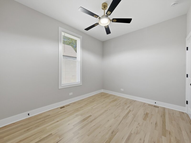 10546 S Avenue J Chicago IL 60617