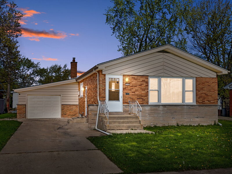 316 N Arquilla Drive Chicago Heights IL 60411