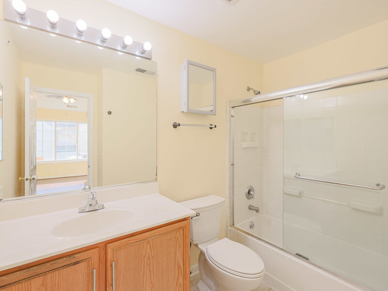 736 Hanbury Drive Des Plaines IL 60016