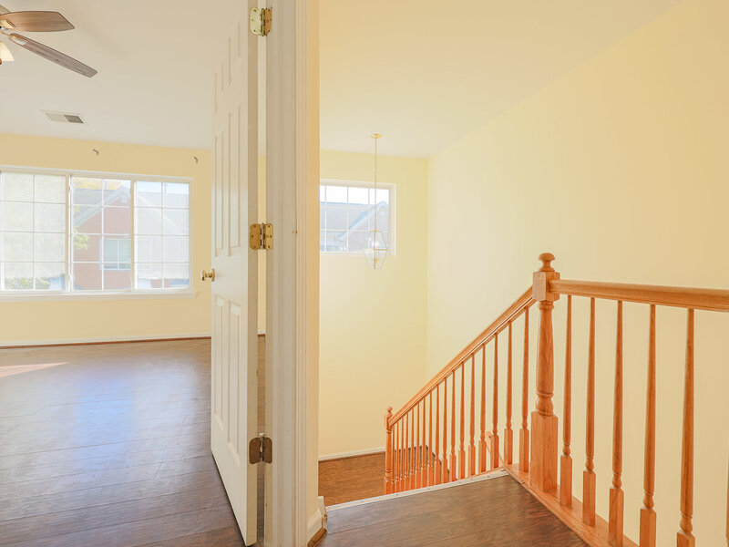 736 Hanbury Drive Des Plaines IL 60016