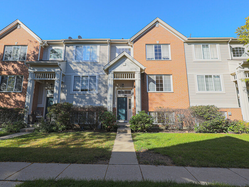 736 Hanbury Drive Des Plaines IL 60016
