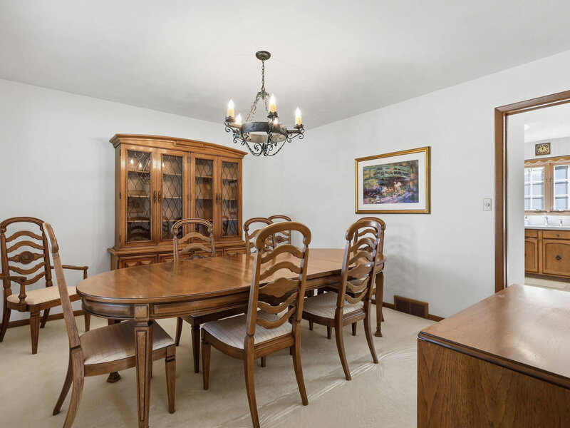 21 Estate Court Bettendorf IA 52722