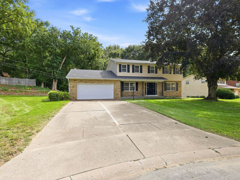 21 Estate Court Bettendorf IA 52722