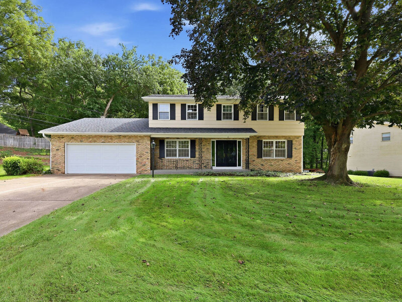 21 Estate Court Bettendorf IA 52722