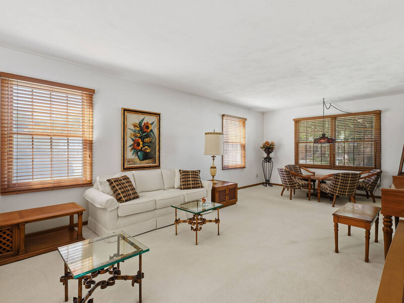 21 Estate Court Bettendorf IA 52722