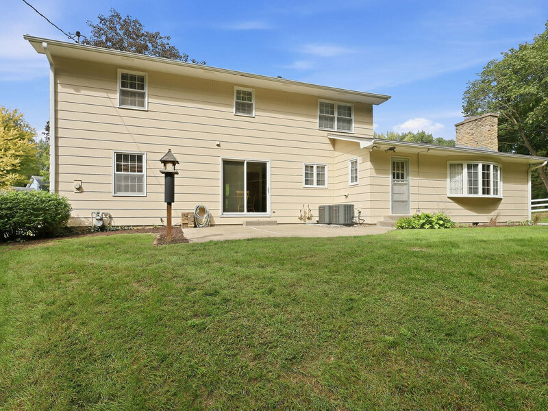 21 Estate Court Bettendorf IA 52722