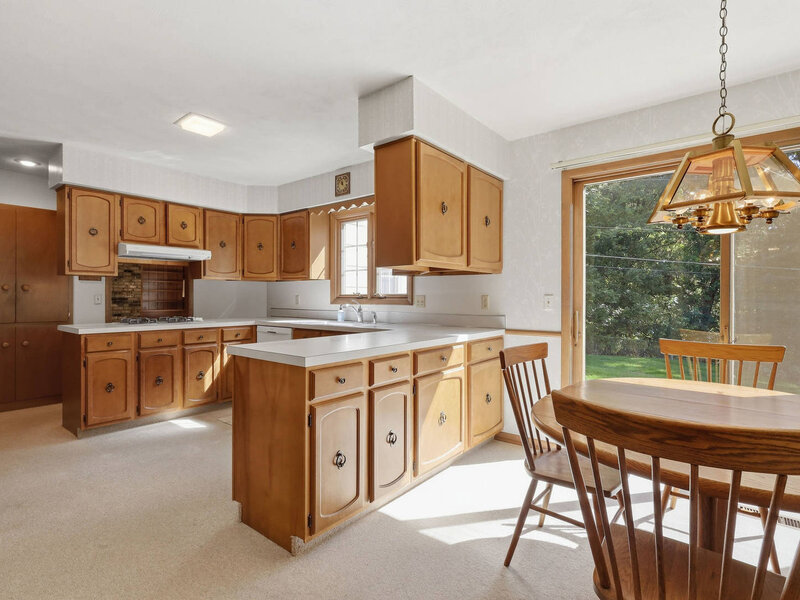21 Estate Court Bettendorf IA 52722