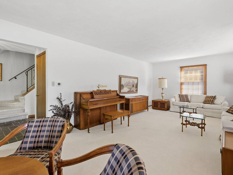 21 Estate Court Bettendorf IA 52722
