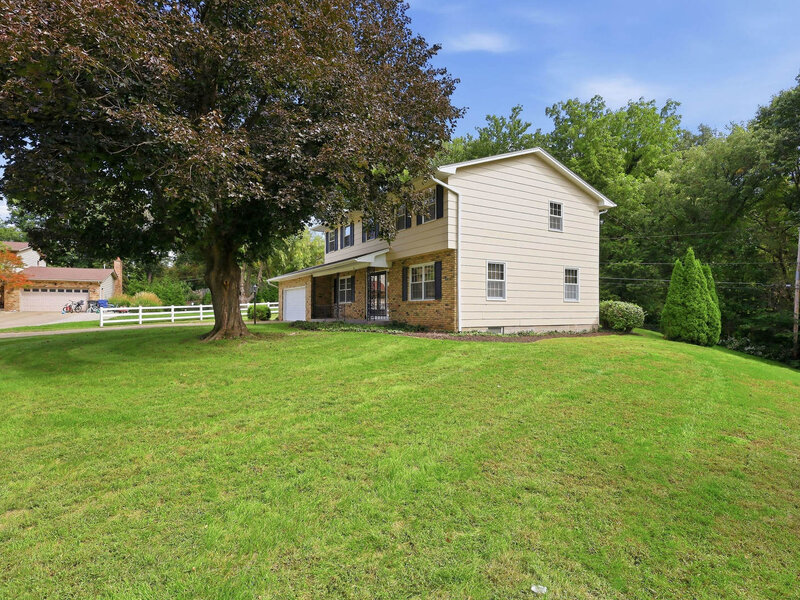 21 Estate Court Bettendorf IA 52722