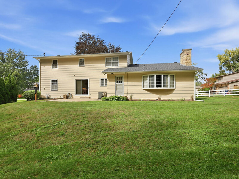 21 Estate Court Bettendorf IA 52722