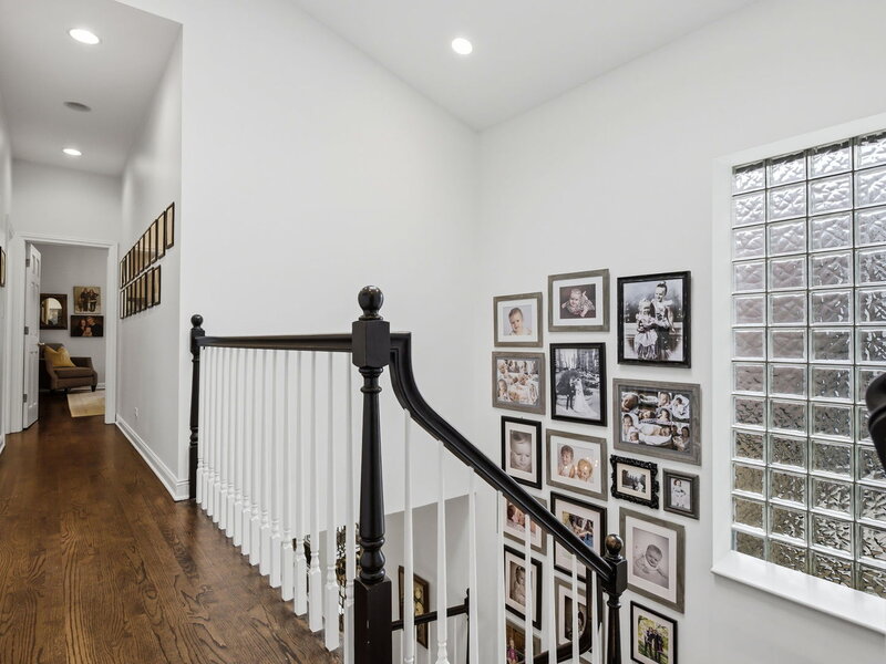 1310 W Roscoe Street Chicago IL 60657